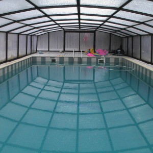 La piscine couverte est également chauffée